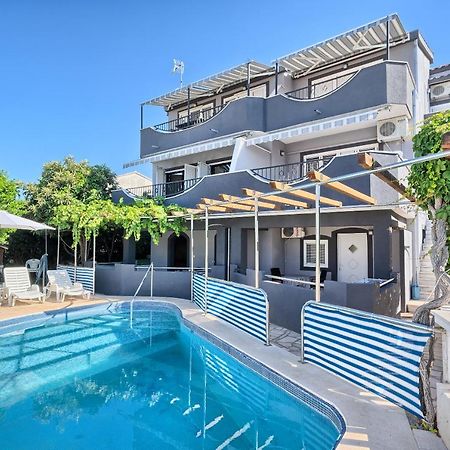 Apartmani Ticic โตรกีร์ ภายนอก รูปภาพ