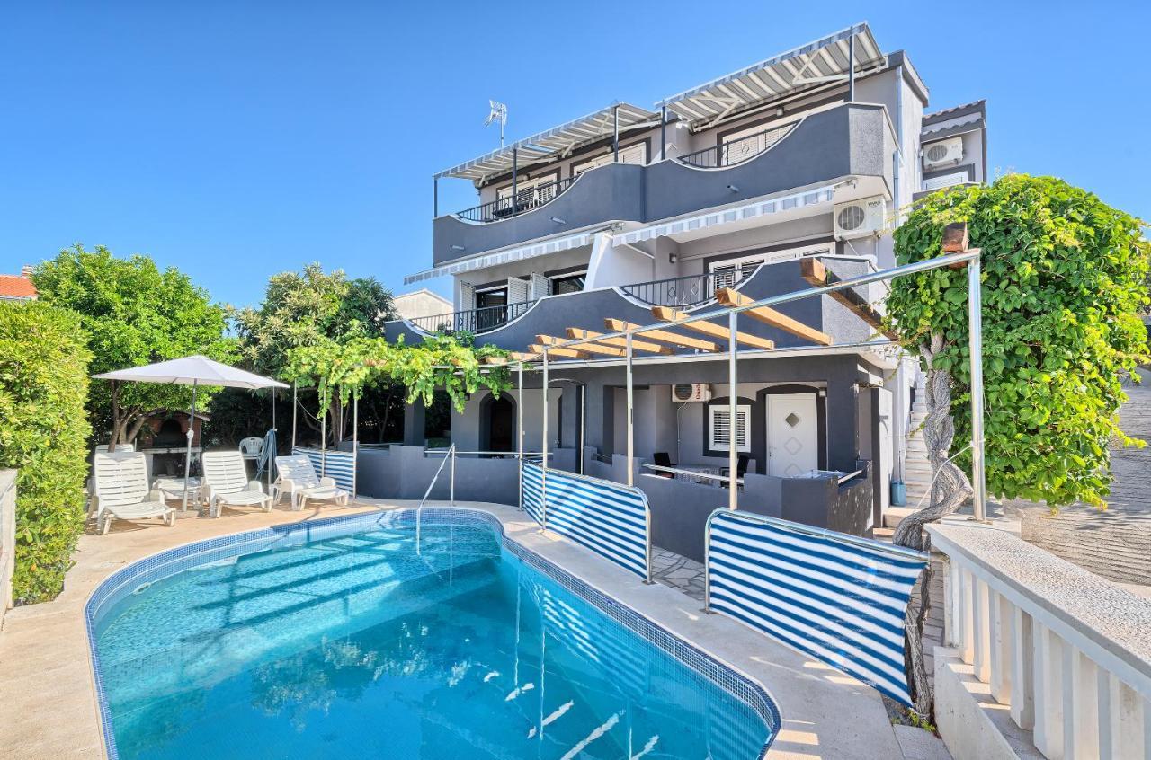 Apartmani Ticic โตรกีร์ ภายนอก รูปภาพ