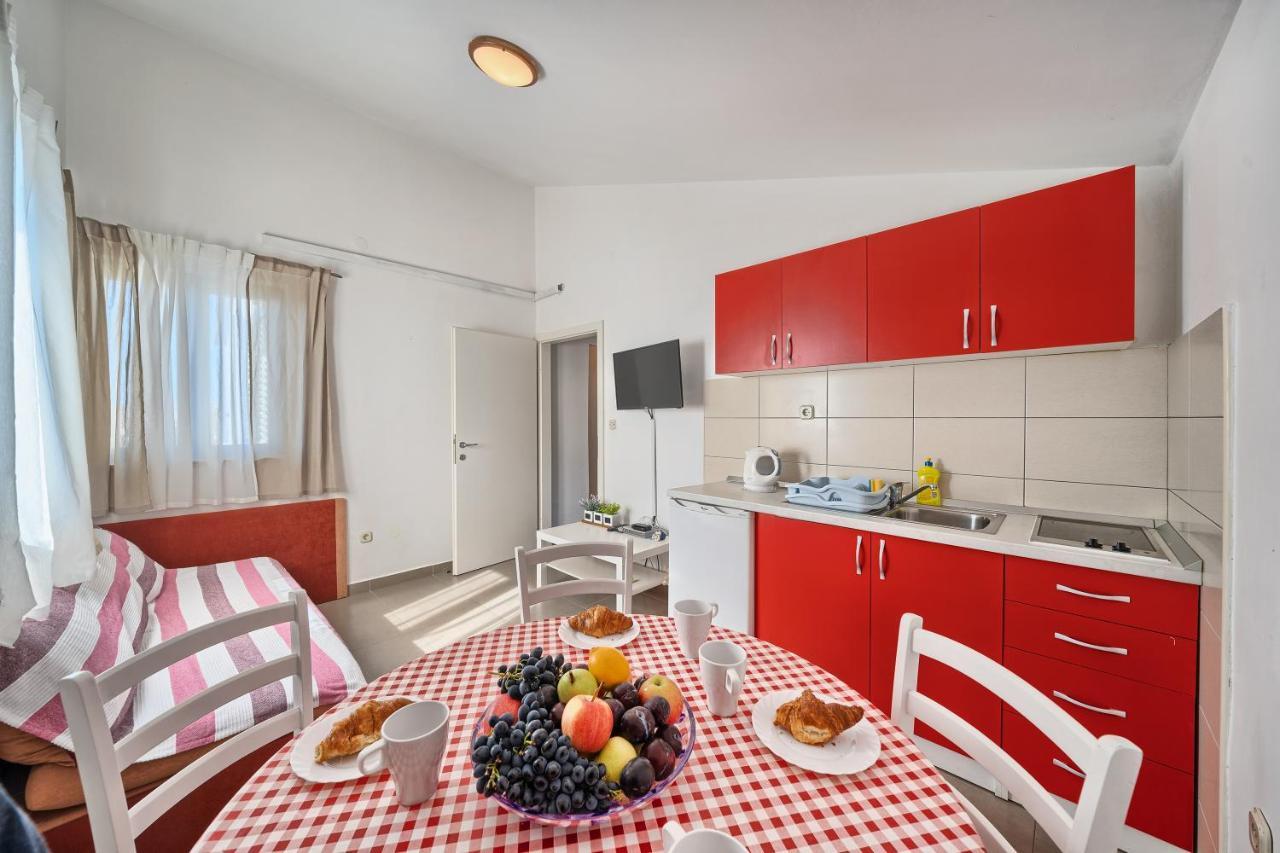 Apartmani Ticic โตรกีร์ ภายนอก รูปภาพ