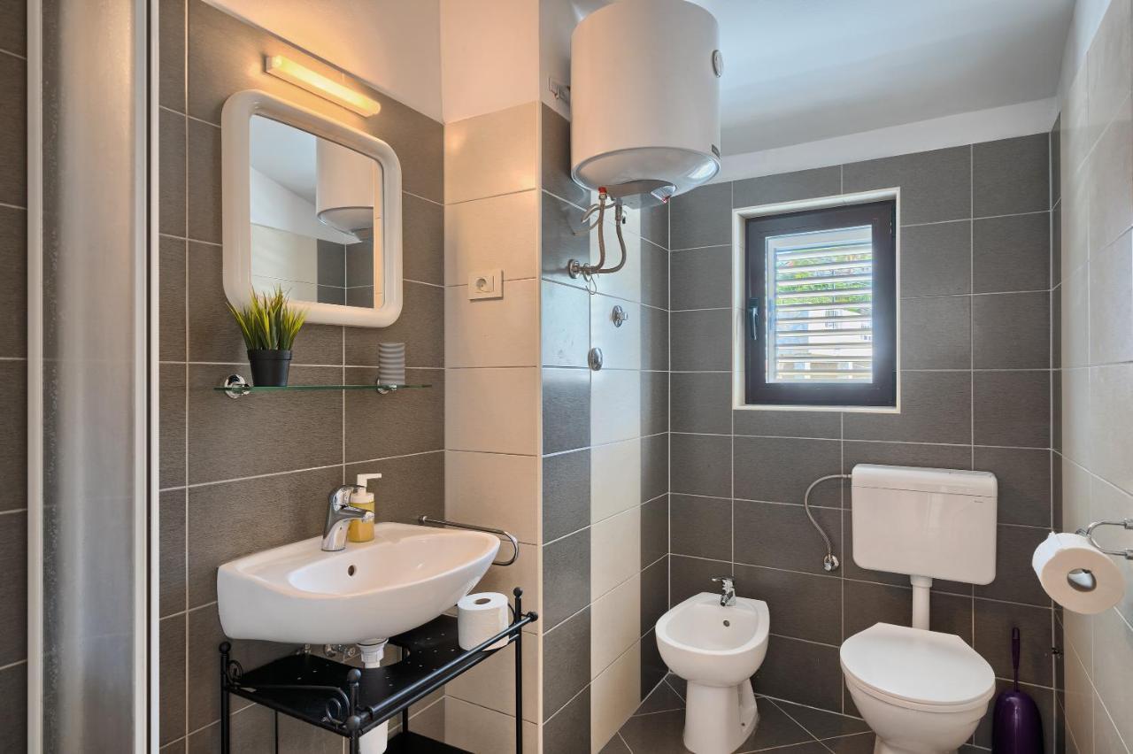 Apartmani Ticic โตรกีร์ ภายนอก รูปภาพ