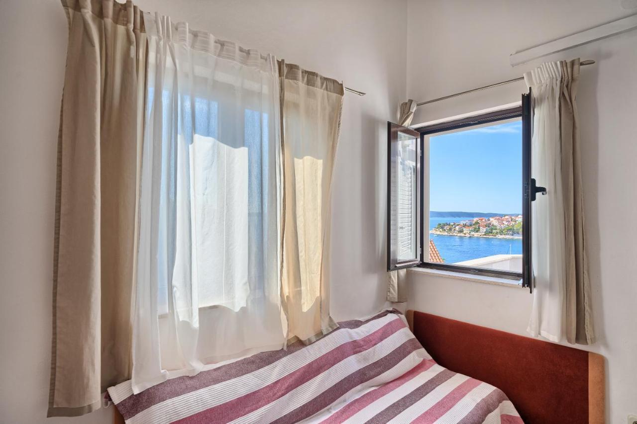 Apartmani Ticic โตรกีร์ ภายนอก รูปภาพ