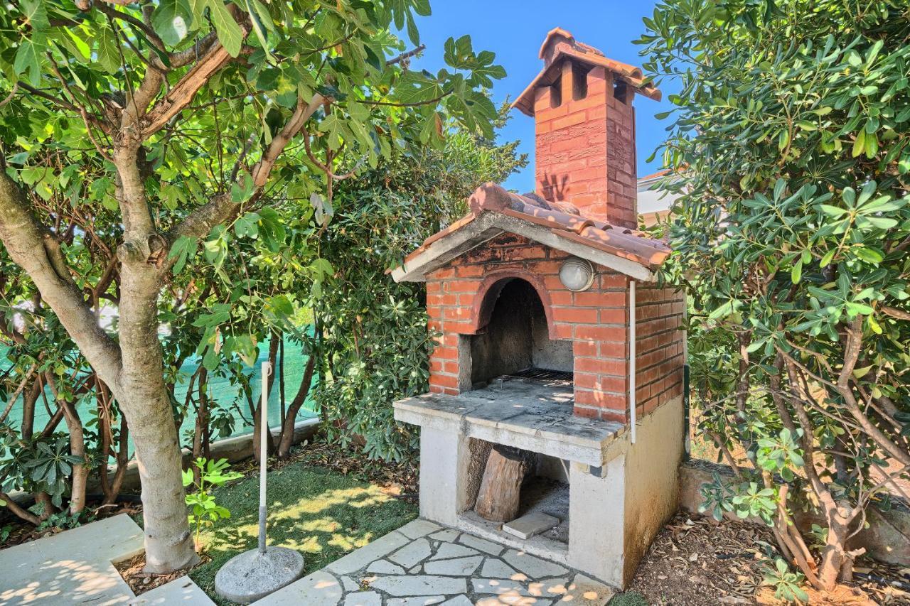Apartmani Ticic โตรกีร์ ภายนอก รูปภาพ