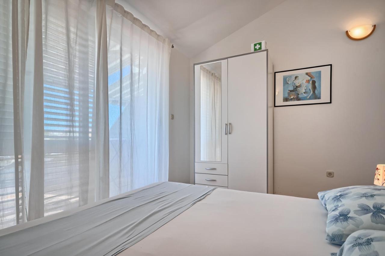 Apartmani Ticic โตรกีร์ ภายนอก รูปภาพ